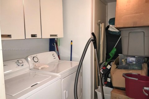 Condominio en venta en Sunny Isles Beach, Florida, 2 dormitorios, 152.64 m2 № 1955391 - foto 9