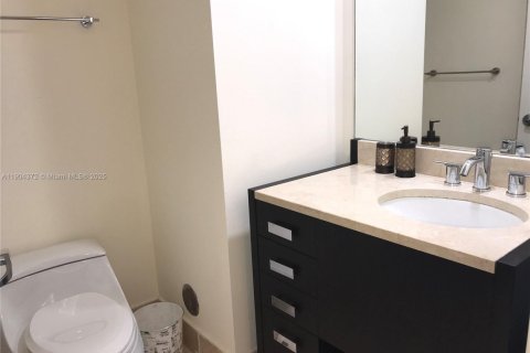 Condominio en venta en Sunny Isles Beach, Florida, 2 dormitorios, 152.64 m2 № 1955391 - foto 12