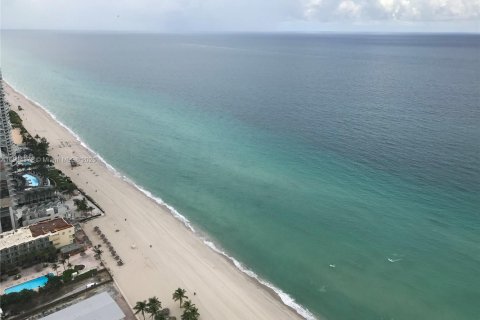Condominio en venta en Sunny Isles Beach, Florida, 2 dormitorios, 152.64 m2 № 1955391 - foto 1