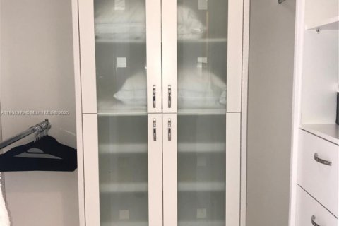 Condominio en venta en Sunny Isles Beach, Florida, 2 dormitorios, 152.64 m2 № 1955391 - foto 19