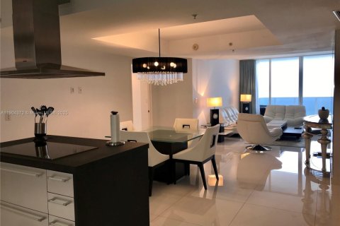 Condominio en venta en Sunny Isles Beach, Florida, 2 dormitorios, 152.64 m2 № 1955391 - foto 10
