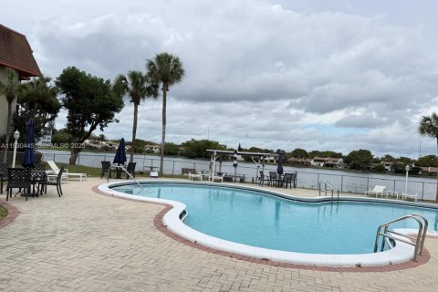 Copropriété à louer à Miami, Floride: 2 chambres, 113.53 m2 № 1989263 - photo 10