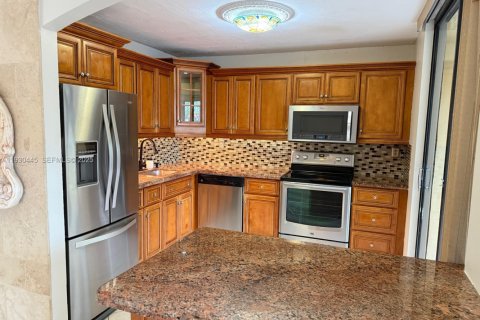 Copropriété à louer à Miami, Floride: 2 chambres, 113.53 m2 № 1989263 - photo 19