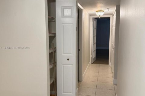 Copropriété à louer à Miami, Floride: 2 chambres, 113.53 m2 № 1989263 - photo 23