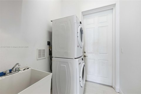 Casa en venta en Port St. Lucie, Florida, 3 dormitorios, 186.55 m2 № 1973998 - foto 26