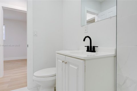 House in Lauderhill, Florida 3 bedrooms, 77.67 sq.m. № 1969102 - photo 18