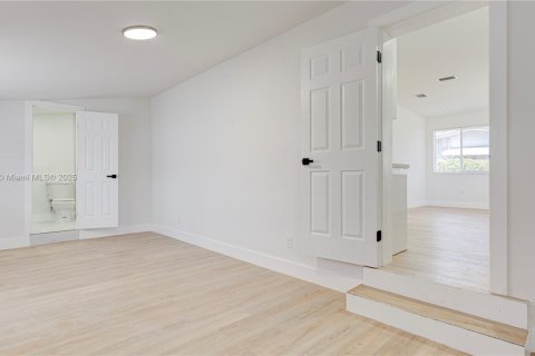 House in Lauderhill, Florida 3 bedrooms, 77.67 sq.m. № 1969102 - photo 13