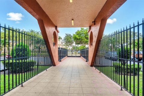 Condo in Hialeah, Florida, 3 bedrooms  № 1811715 - photo 3