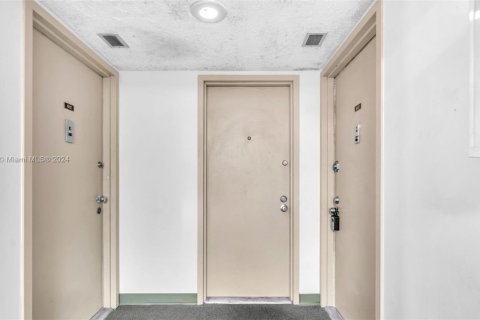 Condo in Hialeah, Florida, 3 bedrooms  № 1811715 - photo 4