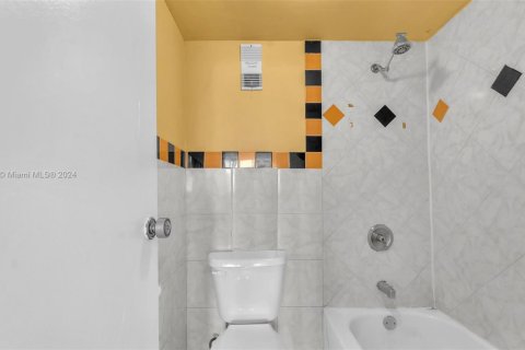 Condo in Hialeah, Florida, 3 bedrooms  № 1811715 - photo 23
