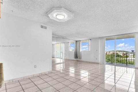 Condo in Hialeah, Florida, 3 bedrooms  № 1811715 - photo 7