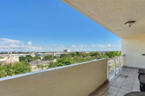 Condo in Hialeah, Florida, 3 bedrooms  № 1811715 - photo 27