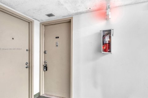 Condo in Hialeah, Florida, 3 bedrooms  № 1811715 - photo 5
