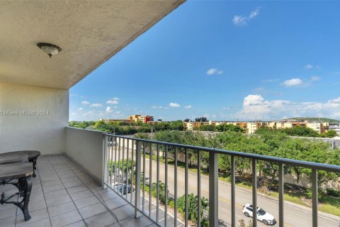 Condo in Hialeah, Florida, 3 bedrooms  № 1811715 - photo 26
