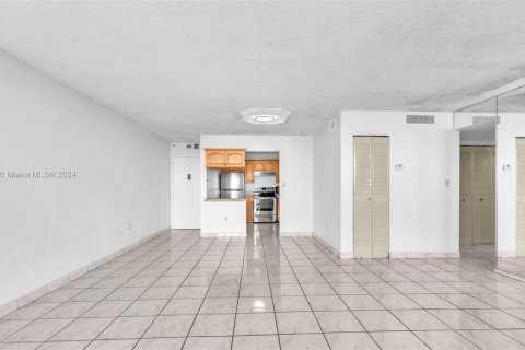 Condo in Hialeah, Florida, 3 bedrooms  № 1811715 - photo 11