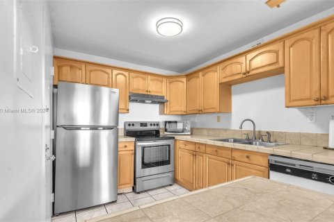 Condo in Hialeah, Florida, 3 bedrooms  № 1811715 - photo 9