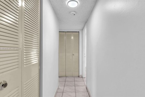 Condo in Hialeah, Florida, 3 bedrooms  № 1811715 - photo 13