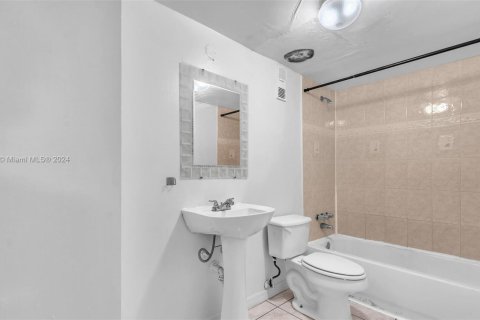 Condo in Hialeah, Florida, 3 bedrooms  № 1811715 - photo 17