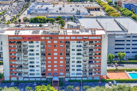 Condo in Hialeah, Florida, 3 bedrooms  № 1811715 - photo 1