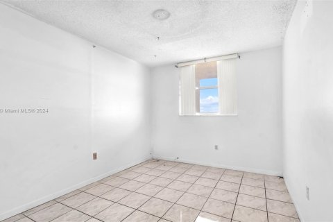 Condo in Hialeah, Florida, 3 bedrooms  № 1811715 - photo 15