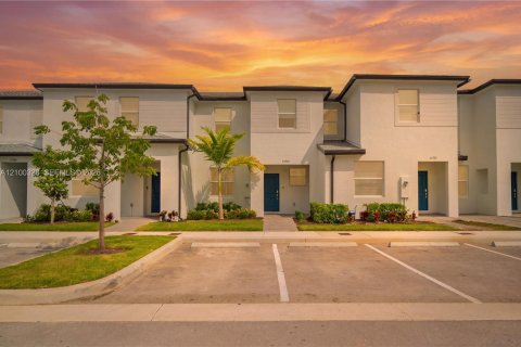 Touwnhouse à louer à Homestead, Floride: 3 chambres, 134.34 m2 № 2400564 - photo 3