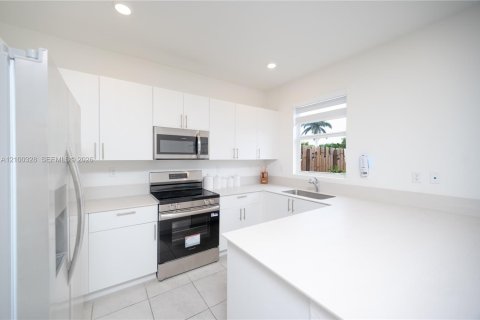 Touwnhouse à louer à Homestead, Floride: 3 chambres, 134.34 m2 № 2400564 - photo 7