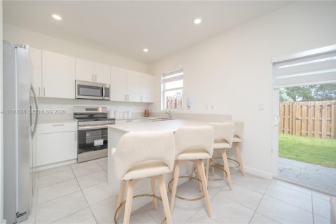 Touwnhouse à louer à Homestead, Floride: 3 chambres, 134.34 m2 № 2400564 - photo 5