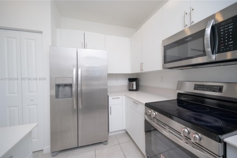 Touwnhouse à louer à Homestead, Floride: 3 chambres, 134.34 m2 № 2400564 - photo 6