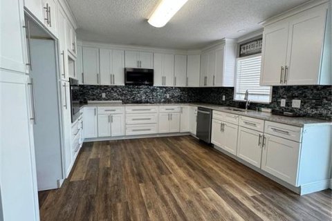 Villa ou maison à vendre à Kissimmee, Floride: 6 chambres, 259.48 m2 № 2213319 - photo 6