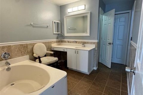 Villa ou maison à vendre à Kissimmee, Floride: 6 chambres, 259.48 m2 № 2213319 - photo 16