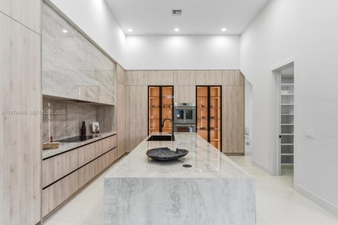 Купить виллу или дом в Дейви, Флорида 5 спален, 471.11м2, № 2042315 - фото 22