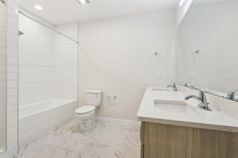 Condominio en venta en Kissimmee, Florida, 4 dormitorios, 143.81 m2 № 1628693 - foto 8