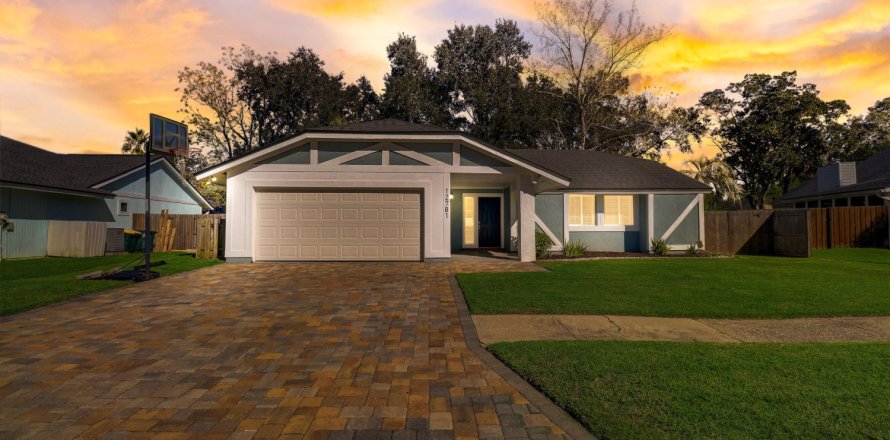 House in Jacksonville, Florida 3 bedrooms, 166.85 sq.m. № 801152