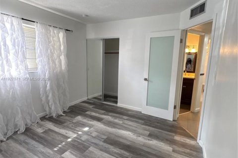 Condo in Lauderhill, Florida, 2 bedrooms  № 1991117 - photo 4