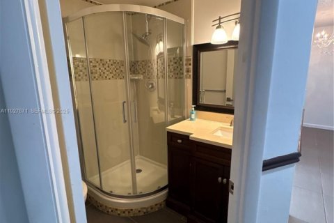 Condo in Lauderhill, Florida, 2 bedrooms  № 1991117 - photo 8