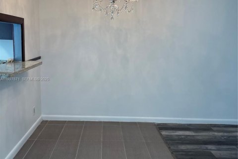Condo in Lauderhill, Florida, 2 bedrooms  № 1991117 - photo 6