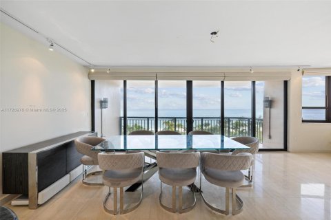 Купить кондоминиум в Бэл-Харбор, Флорида 3 спальни, 218.6м2, № 2053392 - фото 2