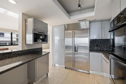 Купить кондоминиум в Бэл-Харбор, Флорида 3 спальни, 218.6м2, № 2053392 - фото 10