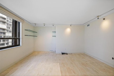 Купить кондоминиум в Бэл-Харбор, Флорида 3 спальни, 218.6м2, № 2053392 - фото 15