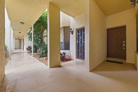 Copropriété à louer à Boca Raton, Floride: 2 chambres, 112.23 m2 № 2300126 - photo 2