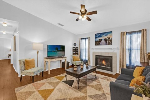 Condo in Sanford, Florida, 2 bedrooms  № 1910199 - photo 9