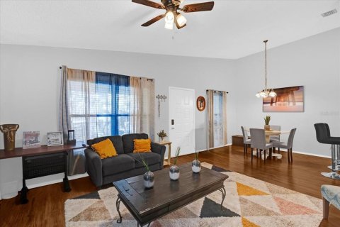 Condo in Sanford, Florida, 2 bedrooms  № 1910199 - photo 8