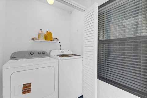 Condo in Sanford, Florida, 2 bedrooms  № 1910199 - photo 11