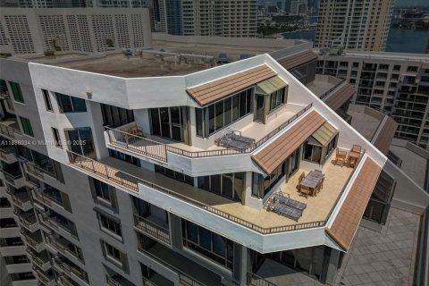 Copropriété à vendre à Miami, Floride: 3 chambres, 284.75 m2 № 1942390 - photo 2