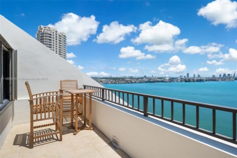 Copropriété à vendre à Miami, Floride: 3 chambres, 284.75 m2 № 1942390 - photo 12