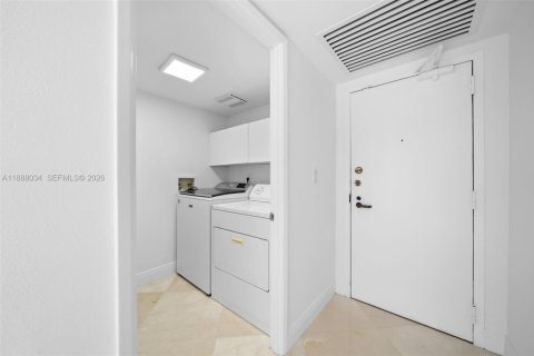 Copropriété à vendre à Miami, Floride: 3 chambres, 284.75 m2 № 1942390 - photo 28