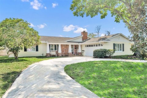 House in Maitland, Florida 3 bedrooms, 220.64 sq.m. № 2119650