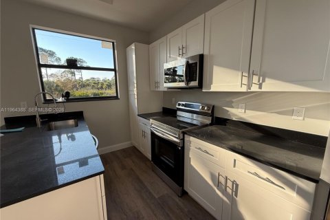 Купить виллу или дом в Лихай-Эйкерс, Флорида 2 спальни, № 2025912 - фото 6