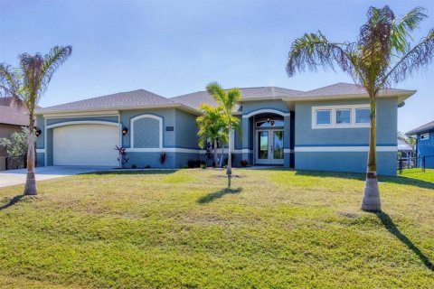 Casa en venta en Port Charlotte, Florida, 3 dormitorios, 189.15 m2 № 1521112 - foto 4