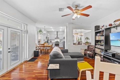 Villa ou maison à vendre à Tampa, Floride: 4 chambres, 223.99 m2 № 1912548 - photo 4